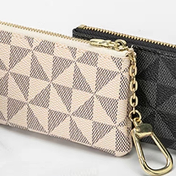 💝Boutique 🔑Luxury Inspired Keychain Wallet🪪 - Picture 2 of 4